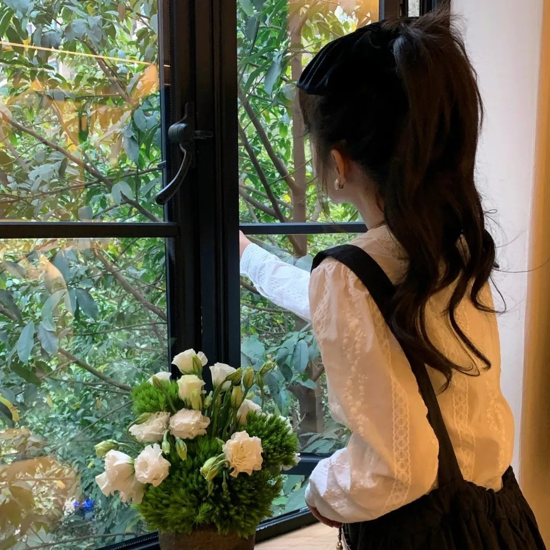 发明接吻的女孩